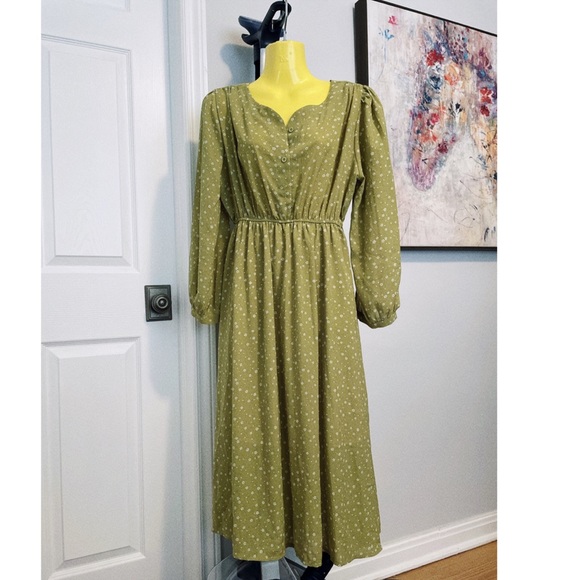 NWT ** Floral Dress - Picture 1 of 6